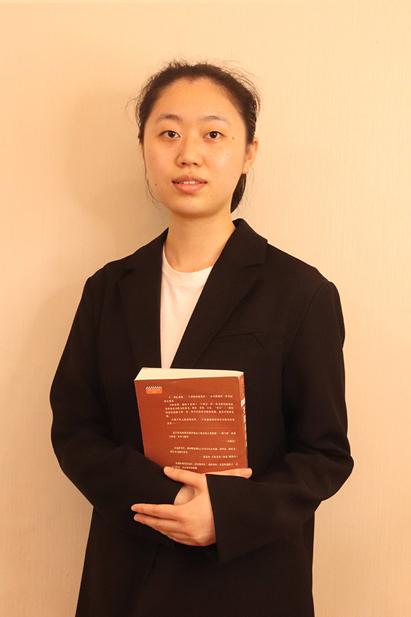 柞水梁艺 本科学历，优秀班主任