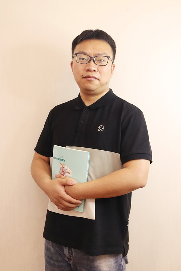 柞水杨斌 本科学历，毕业于西安航空学院