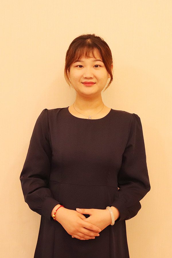 柞水文哲 本科学历，优秀班主任